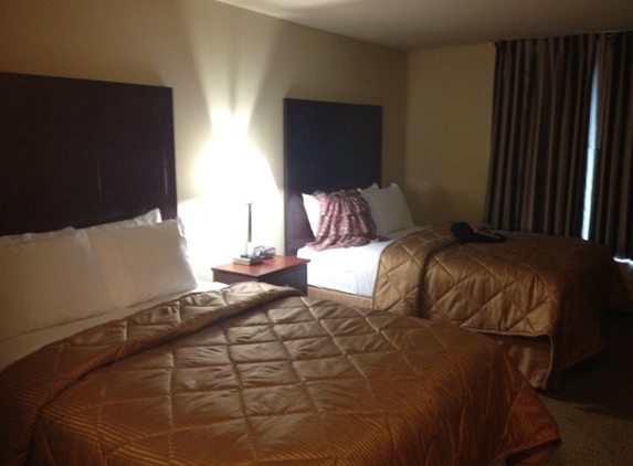 Cobblestone Hotel & Suites - Knoxville - Knoxville, IA