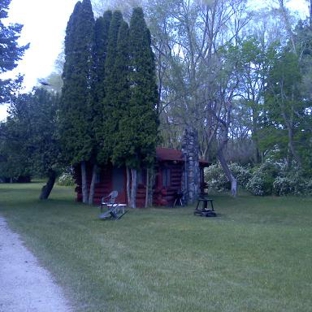 Uhrick's Lincoln Log Motel - Charlevoix, MI