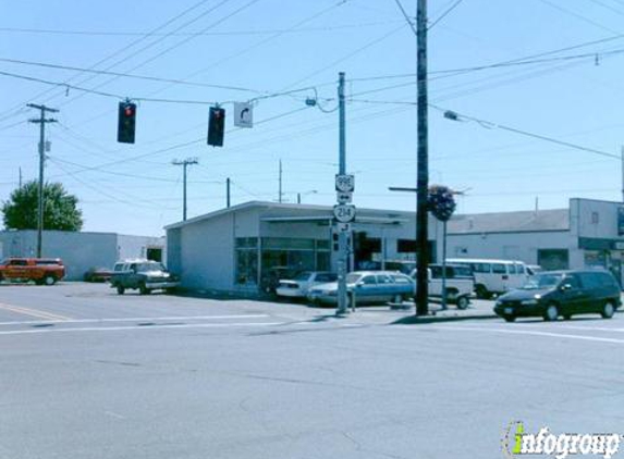 Nava's Auto - Woodburn, OR