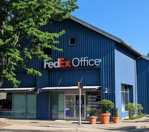 FedEx Office Print & Ship Center - Woodinville, WA