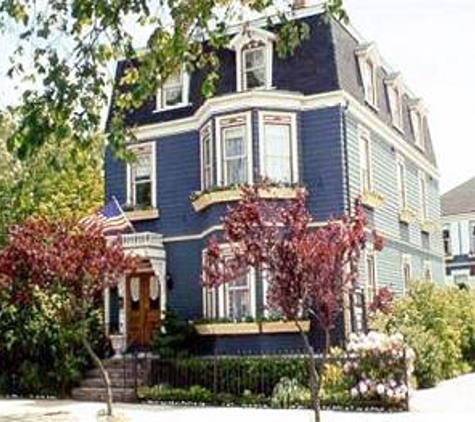 Victorian Ladies Luxury Inn - Newport, RI