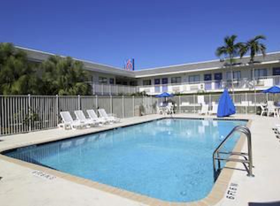 Motel 6 - Lantana, FL