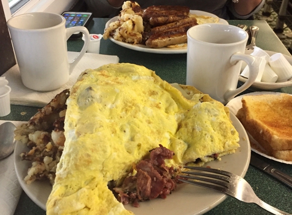 Carl's Oxford Diner - Oxford, MA