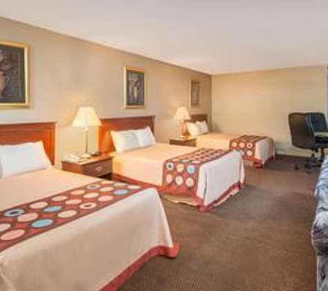 Super 8 by Wyndham Centerville-Richmond - Centerville, IN