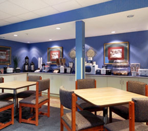 Microtel Inn & Suites by Wyndham Bossier City - Bossier City, LA