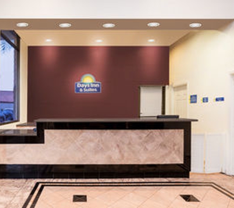 Days Inn & Suites by Wyndham Anaheim At Disneyland Park - Anaheim, CA