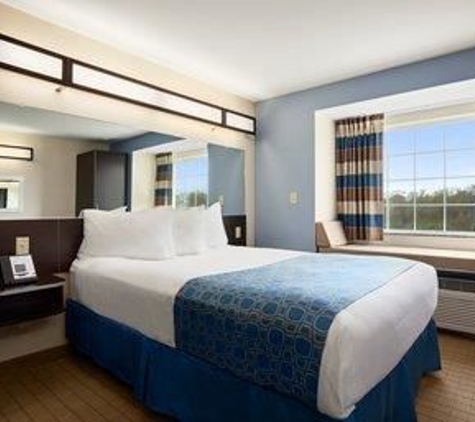 Microtel Inn & Suites - Belle Chasse, LA