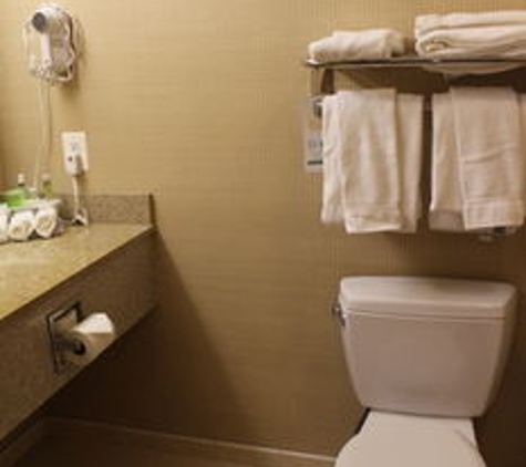 Holiday Inn Express & Suites Warrenton - Warrenton, VA