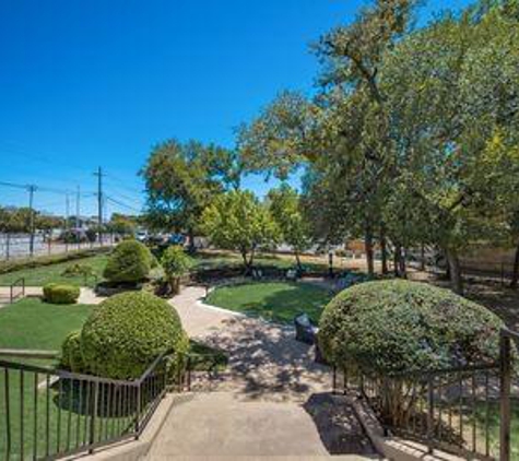 Spring Hollow Apartments - Dallas, TX