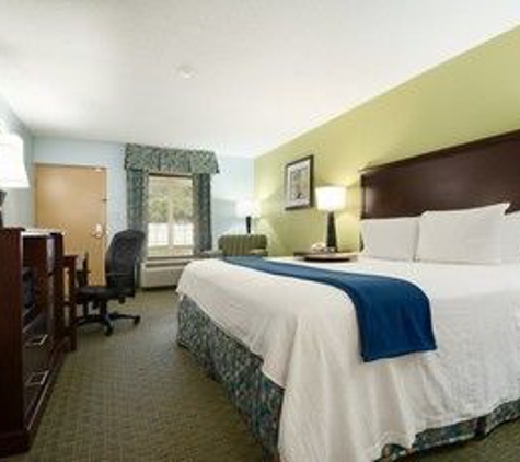 Baymont Inn & Suites - Mary Esther, FL