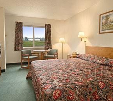 Super 8 by Wyndham Greenville - Greenville, IL