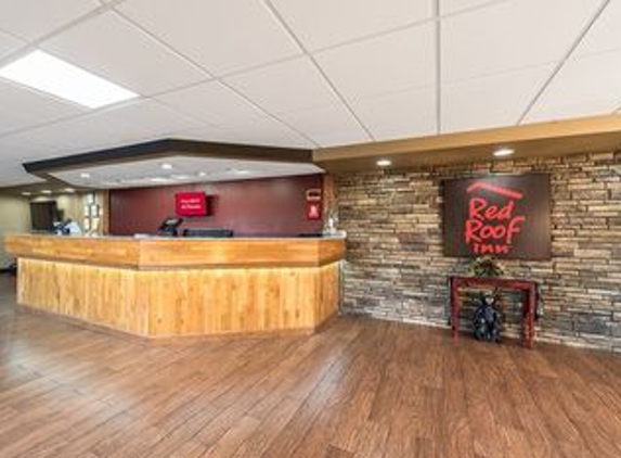 Pigeon Forge Inn and Suites - Pigeon Forge, TN