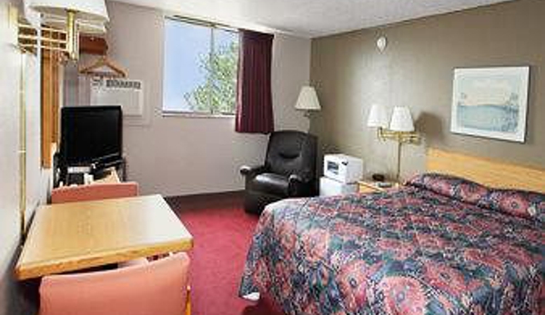 Super 8 by Wyndham Bismarck - Bismarck, ND