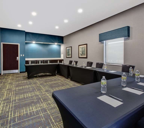 Hampton Inn & Suites Cleveland-Airport/Middleburg Heights - Middleburg Heights, OH