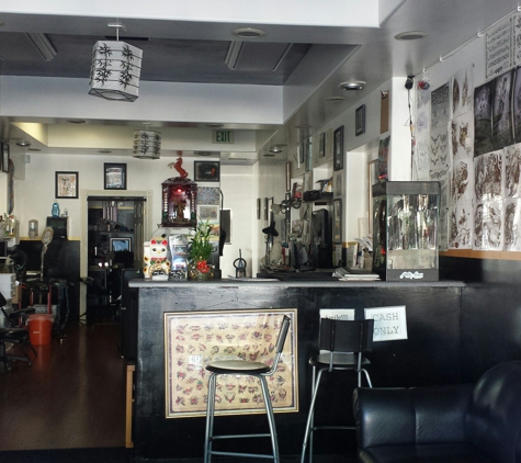 Peter Gunz Tattoo Studio - Arcadia, CA. Inside