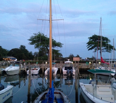 SALT Waterfront Bar & Grill - Shelter Island, NY