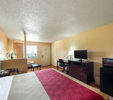 Econo Lodge - San Antonio, TX