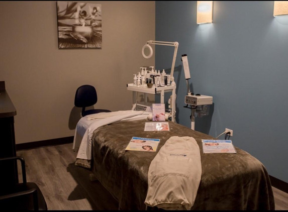 Hand and Stone Massage and Facial Spa - South Elgin, IL