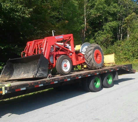 Lloyd Gifford Trucking - Galway, NY