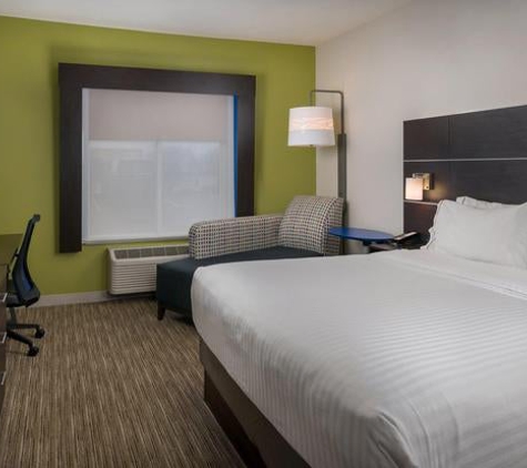 Holiday Inn Express - Lawrence, KS