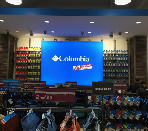 Columbia Factory Store - Rosemont, IL