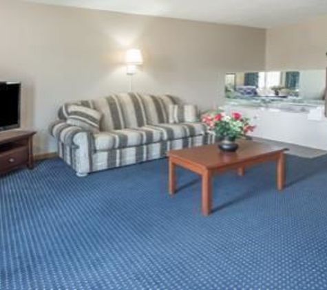 Super 8 by Wyndham O'Fallon MO/St. Louis Area - O Fallon, MO