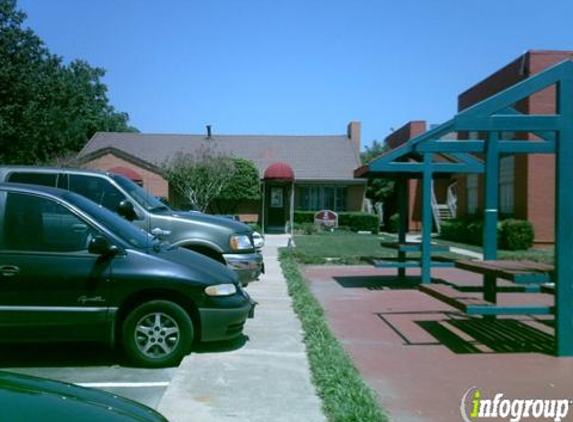 Mission Pointe Club Apartments - Euless, TX