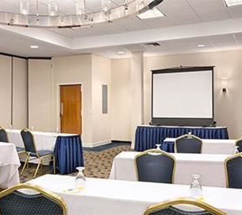 Days Hotel by Wyndham Allentown Airport / Lehigh Valley - Allentown, PA