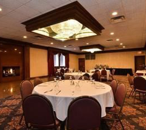 Days Inn & Suites by Wyndham Roseville/Detroit Area - Roseville, MI