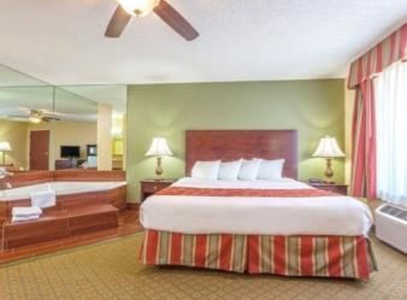 Baymont Inn & Suites - Evansville, IN