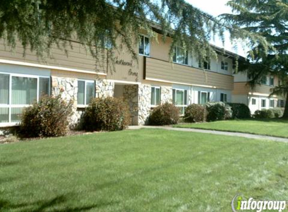 Castlewood Arms Apartments - Beaverton, OR