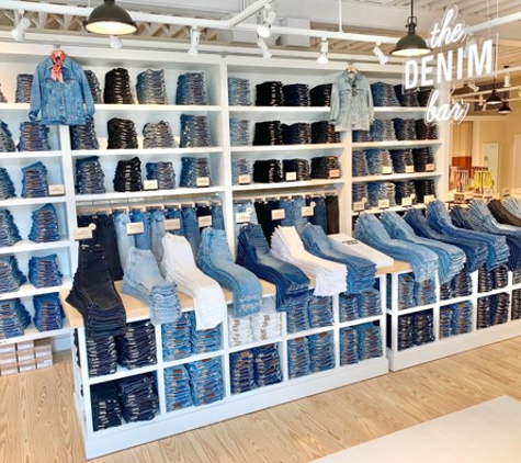 Madewell - Chicago, IL