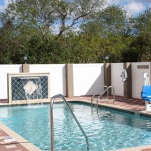 Country Inns & Suites - Tampa, FL