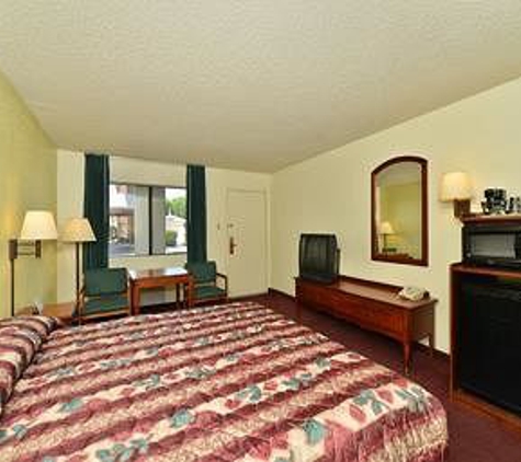 Super 8 by Wyndham Bakersfield/Central - Bakersfield, CA