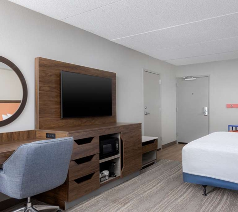 Hampton Inn Louisville-Airport - Louisville, KY