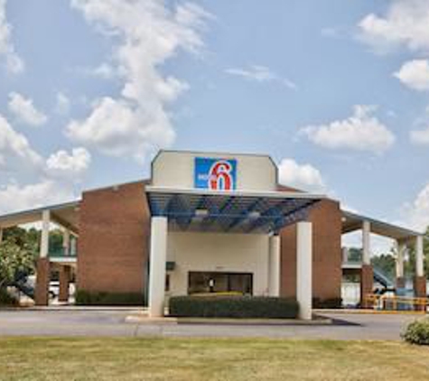 Motel 6 - Dothan, AL