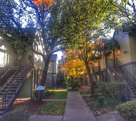 One Jefferson Parkway Apartments - Lake Oswego, OR. Tree lined courtyard with mature landscaping