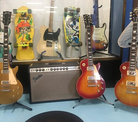 Lester's Rock N Roll Shop - Middletown, OH