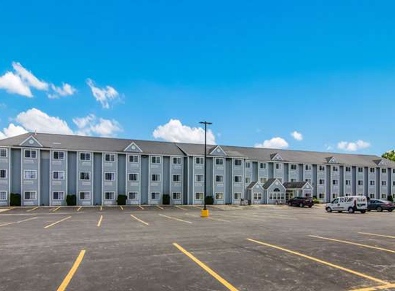 Quality Inn & Suites Grove City-Outlet Mall - Mercer, PA