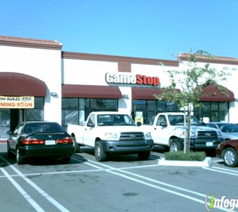 GameStop - Lakewood, CA