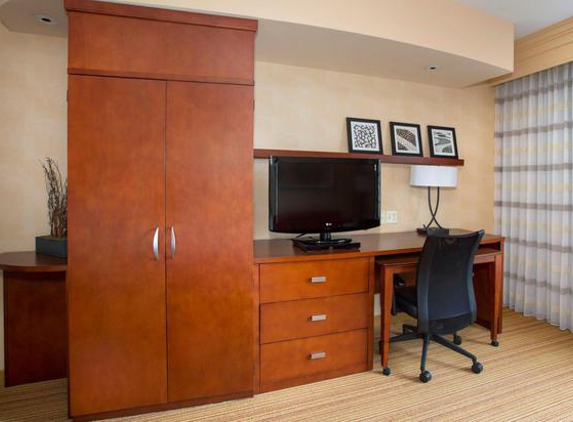 Courtyard by Marriott - Boston, MA