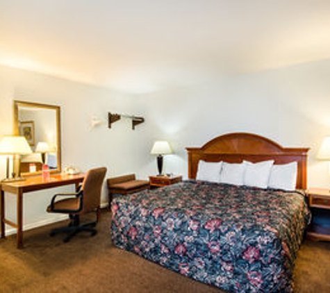 Econo Lodge - Northborough, MA