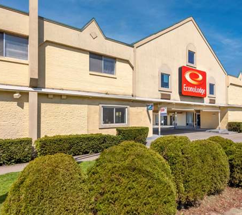 Econo Lodge - Cortland, NY