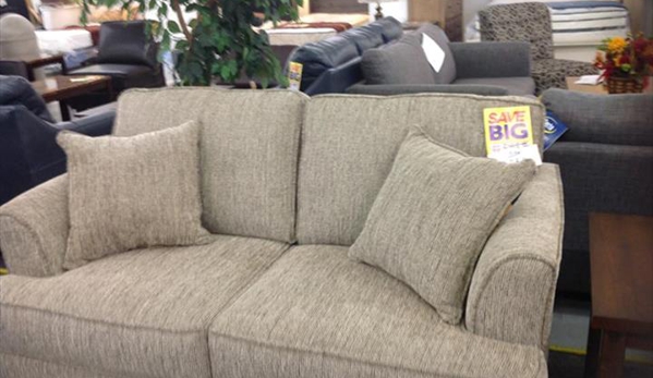 Wholesale Furniture Outlet - Streetsboro Flea Market - Streetsboro, OH