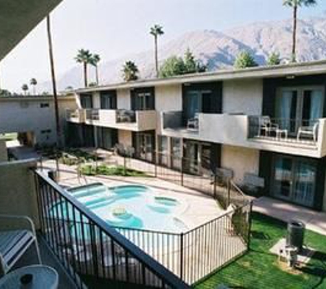 7 Springs Inn & Suites - Palm Springs, CA