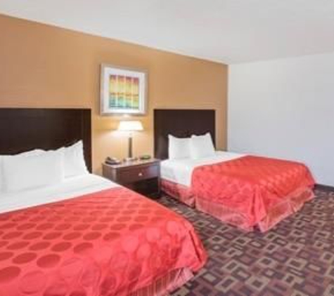 Ramada by Wyndham Tulsa - Tulsa, OK