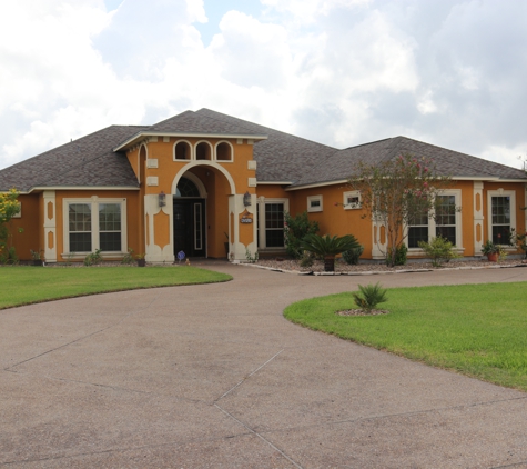 Kessling Services - Corpus Christi, TX. Executive Home on one acre with ALL amenities   5/3.5/3