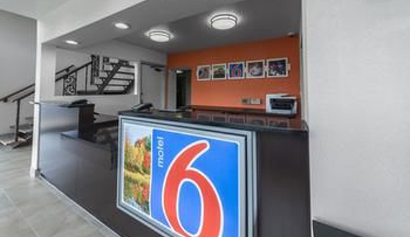 Motel 6 - Warminster, PA