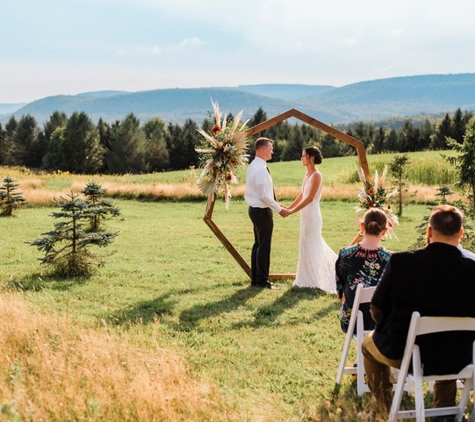 Wren's Roost Barn Wedding and Event Venue - Naples, NY