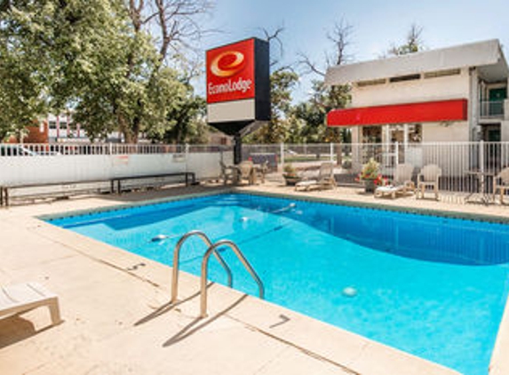 Econo Lodge - Colorado Springs, CO